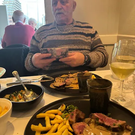 Micheline's Plekje Οστένδη